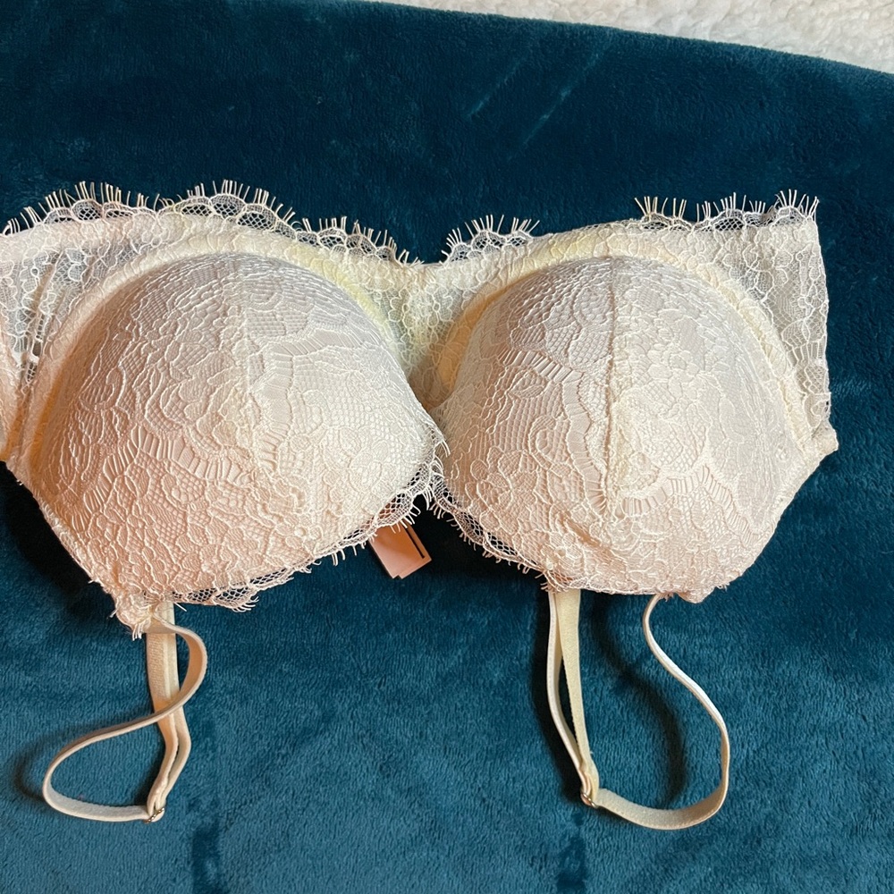 Victoria's Secret Cream Seamless Bra with Underwire